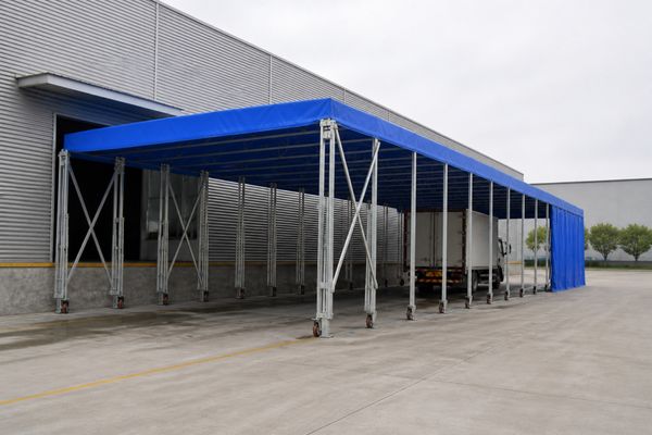 佛山某大型物流园区 12000m² 推拉式伸缩篷